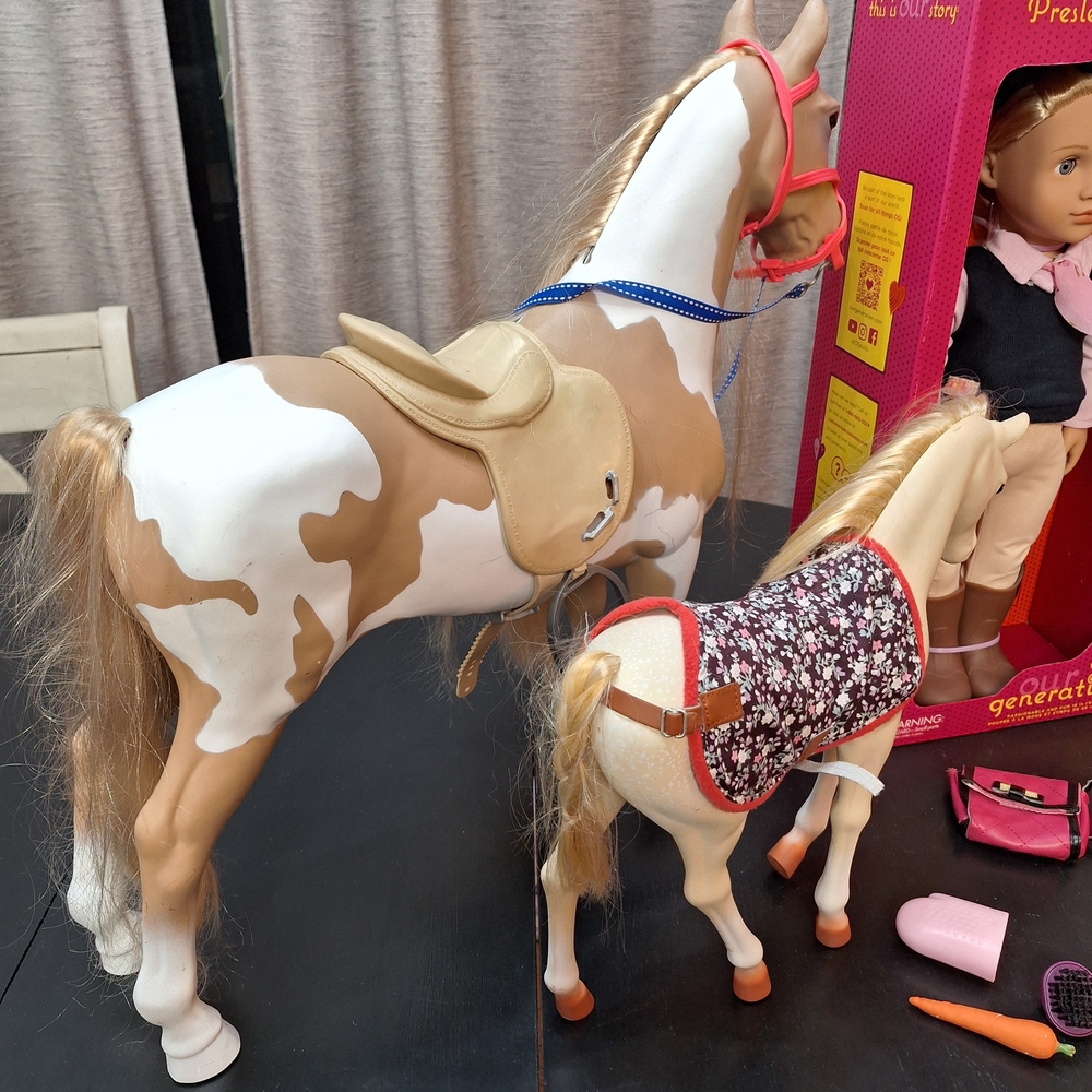 Presley Doll with 2 Horse Set - Picture 4 of 5